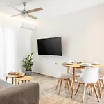 Minimalist Apartment Near The Airport And The City Center